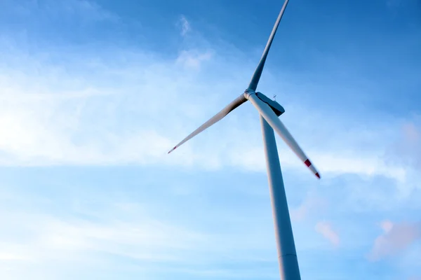 Molino de viento para producción de energía eléctrica — Foto de Stock