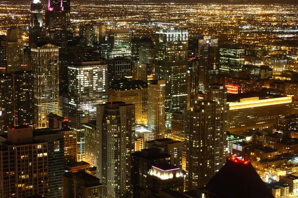 在晚上的芝加哥 免版税图库图片