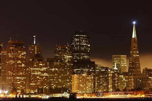 Сан-Франциско ночью — стоковое фото