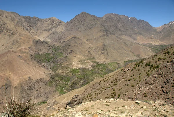 Aldeia berbere nas montanhas do Alto Atlas — Fotografia de Stock