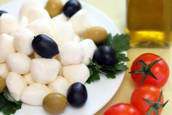 Mozzarella Cheese Black Green Olives Parsley Plate Cherry Tomatoes Olive — Stock Photo, Image