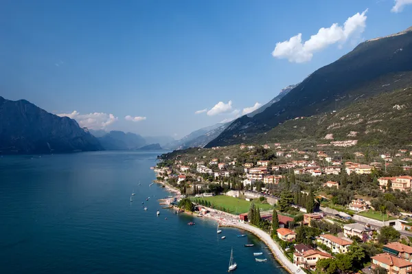 호수는 이탈리아에서 호수입니다 그것은 이탈리아에 방법은 시아와 베로나 그리고 베니스와 로열티 프리 스톡 이미지