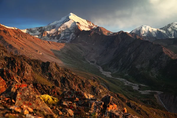Регулювання висоти гірський пік — стокове фото