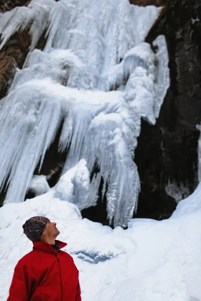 Man and frozen waterfall — Stock Photo, Image