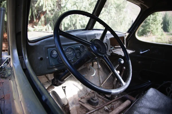 Staré auto uvnitř — Stock fotografie