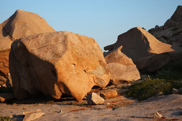 Rocas en las montañas del desierto — Foto de Stock