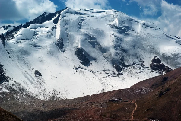 Gletscher auf Gipfel und Wissenschaftsstation — Stockfoto