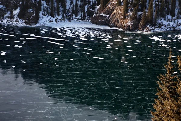 Bevroren bergmeer — Stockfoto