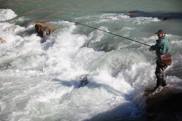 Рыбалка Горной Реке — стоковое фото