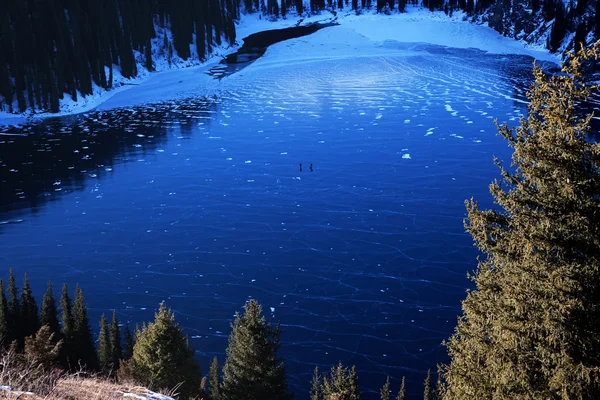 Lago Kolsay Médio Congelado Nas Montanhas Tien Shan Cazaquistão — Fotografia de Stock