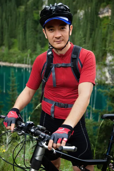 Mountain Biker Portré Mellett — Stock Fotó