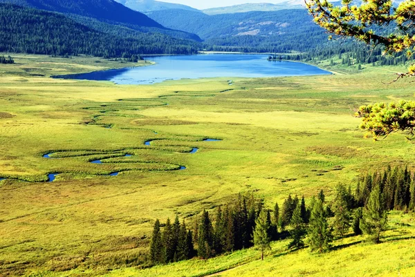 Curved river on meadow and mountain lake — Stock Photo, Image