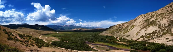 Panorama do vale da montanha — Fotografia de Stock
