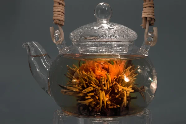 Kínai zöld tea, egy üveg teáskanna — Stock Fotó