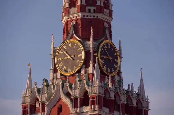 Stunden auf dem Spasskaya-Turm. eine klingende Uhr. Der Kreml. Moskau. Stockbild