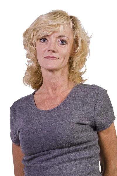 Woman with crossed arms posing at camera — Stock Photo, Image