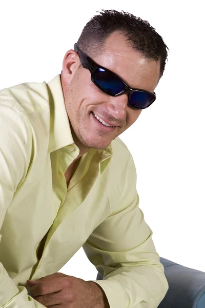 Close up de modelo masculino com óculos de sol — Fotografia de Stock