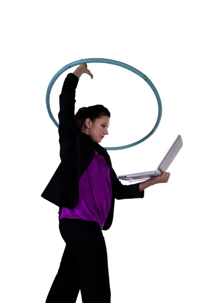 Geschäftsfrau Entspannt Sich Büro Durch Hula Hooping Stressfreies Arbeitsumfeld — Stockfoto