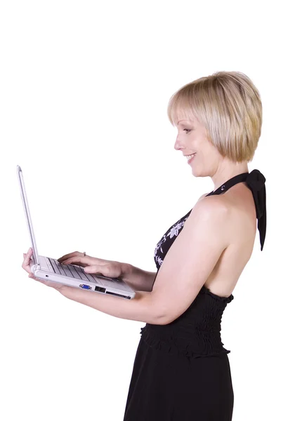 孤立的射击 持有一台笔记本电脑的美丽女人 — 图库照片