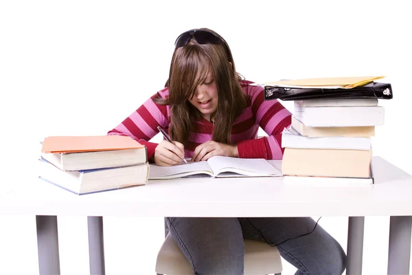 Estudiante joven estudiando para exámenes —  Fotos de Stock