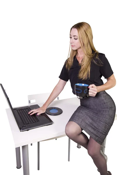 Sexy kvinne som sitter på disken – stockfoto