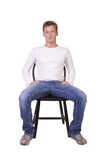Hombre blanco sentado en silla relajado — Foto de Stock