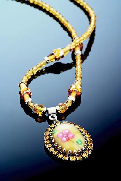 Ретро-ожерелье с кулоном — стоковое фото