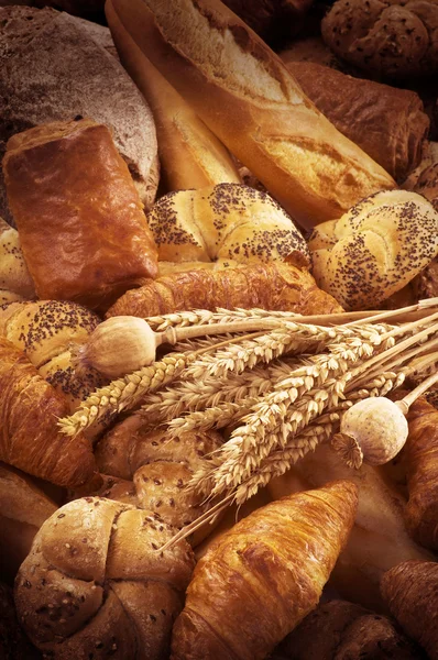 Variedade de pão fresco e pastelaria — Fotografia de Stock