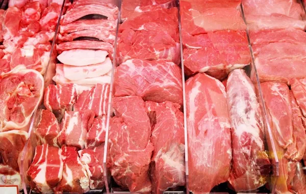 Вибір якісного червоного м'яса — стокове фото