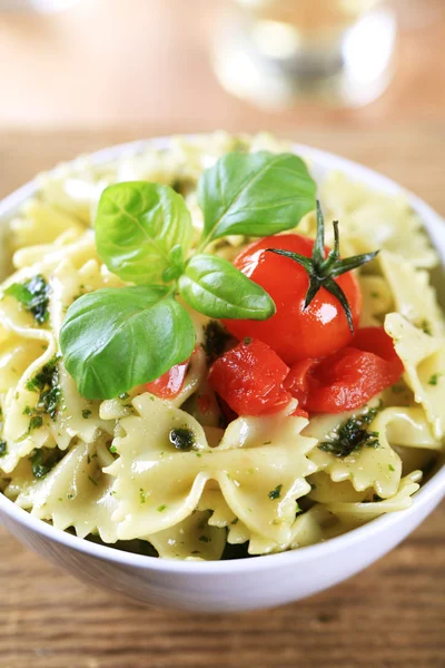 Bowl of pasta salad — Stock Photo, Image