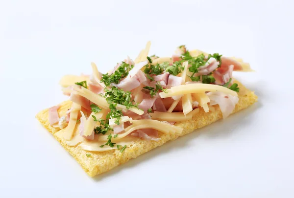 Crispbread with ham and cheese — Stock Photo, Image