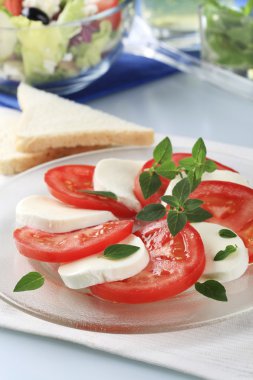 Caprese salatası