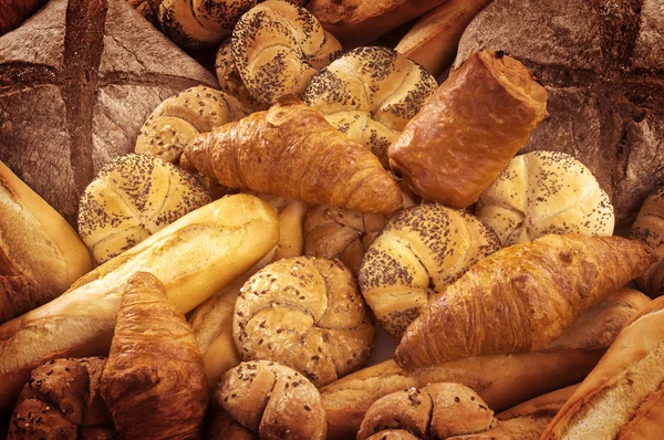 Свежий хлеб и выпечка — стоковое фото