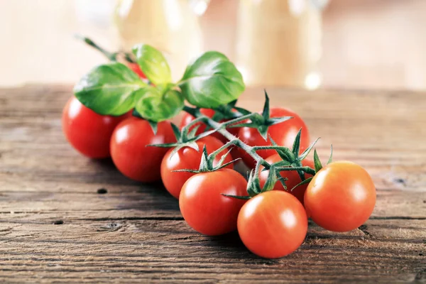 Svazek červených rajčat — Stock fotografie
