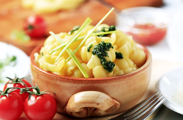 Boiled pasta and pesto — Stock Photo, Image