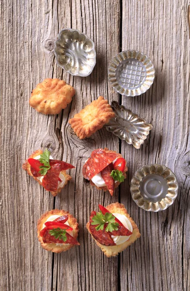 Appetizers and small tartlet tins — Stock Photo, Image