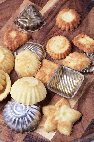 Tartlet tins and pastry — Stock Photo, Image