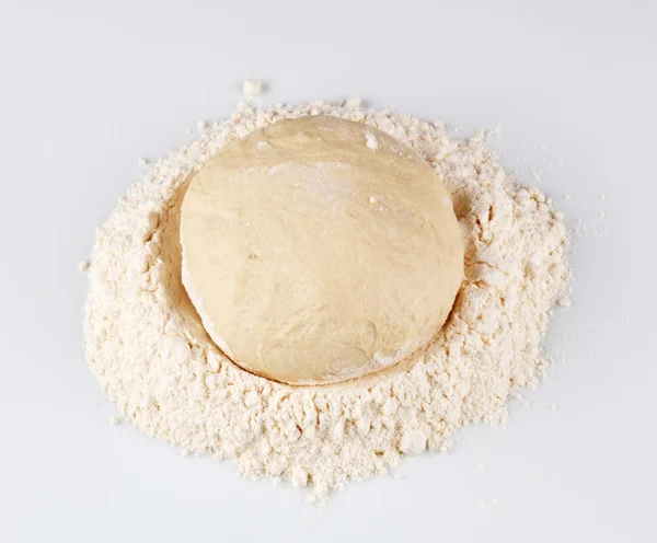 Dough and flour — Stock Photo, Image