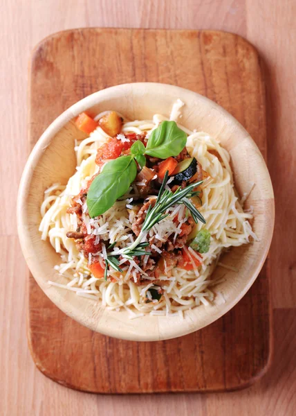 Spaghetti und Raghetti alla bolognese — Stockfoto