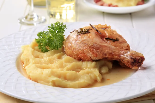 구운된 닭고기와 으깬된 감자 — 스톡 사진