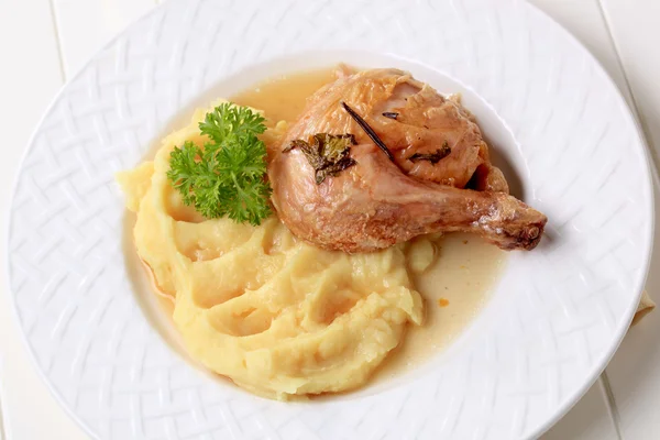 Roasted chicken and mashed potato — Stock Photo, Image