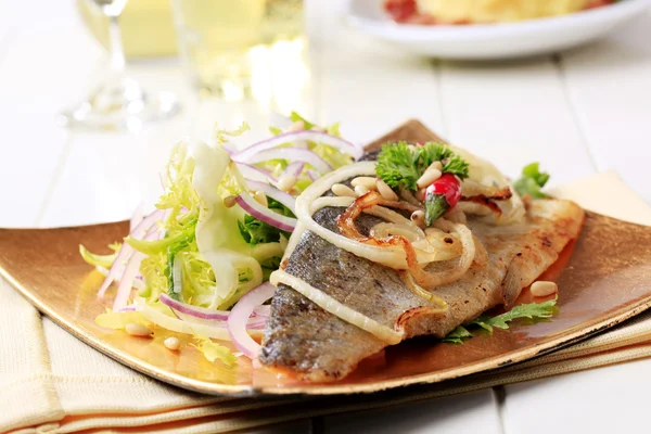Pan Roasted Trout Fillet Served Green Salad — Stock Photo, Image
