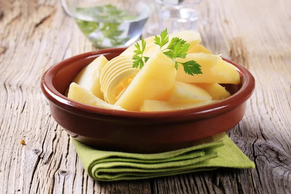 Gekochte Kartoffeln Und Eine Prise Butter — Stockfoto