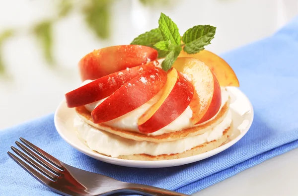 Pancakes Sweet Cheese Fresh Fruit — Stock Photo, Image