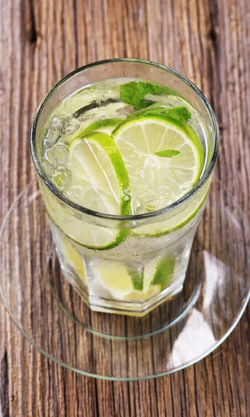 Glass Cold Drink Slices Lime — Stock Photo, Image