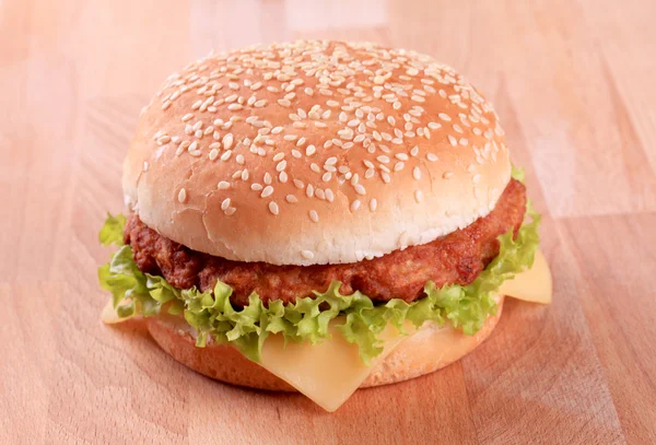 Closeup Cheeseburger Ready Eat — Stock Photo, Image