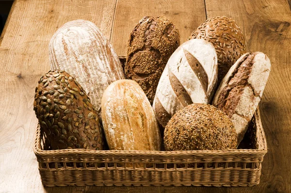 各种类型的棕色面包 — 图库照片
