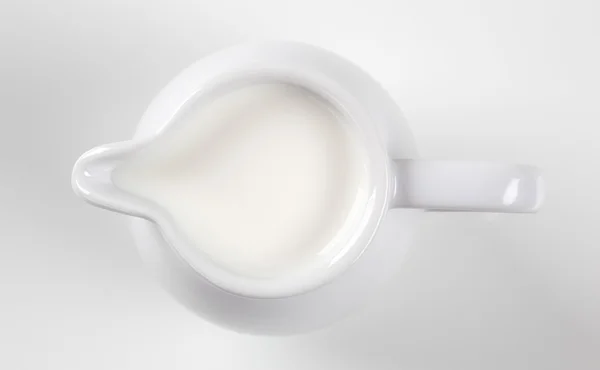 Кувшин свежего молока — стоковое фото