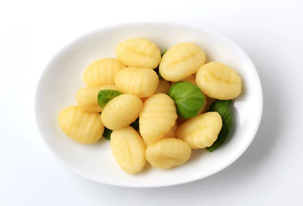 Plate Boiled Italian Dumplings Fresh Basil — Stock Photo, Image