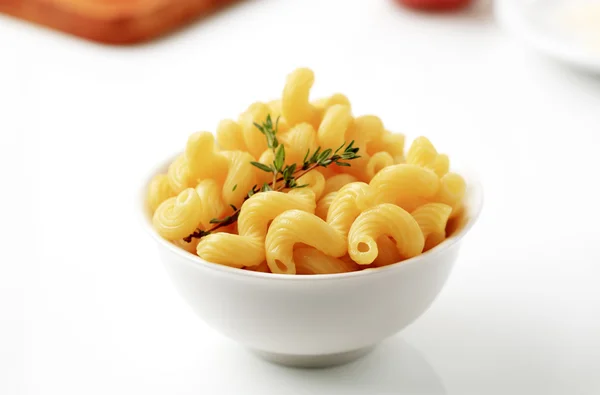 Bowl Cooked Macaroni Sprig Thyme — Stock Photo, Image
